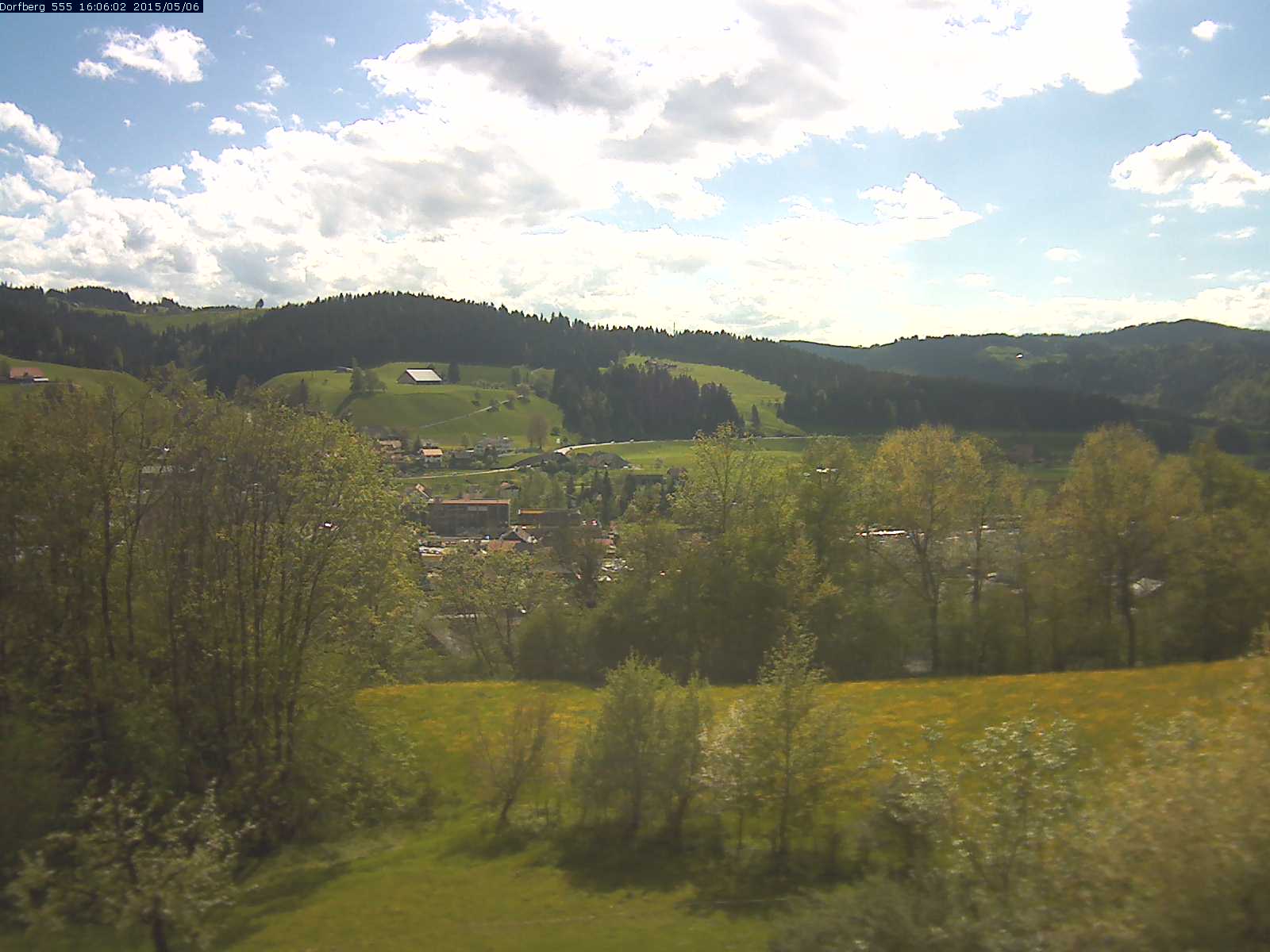 Webcam-Bild: Aussicht vom Dorfberg in Langnau 20150506-160601