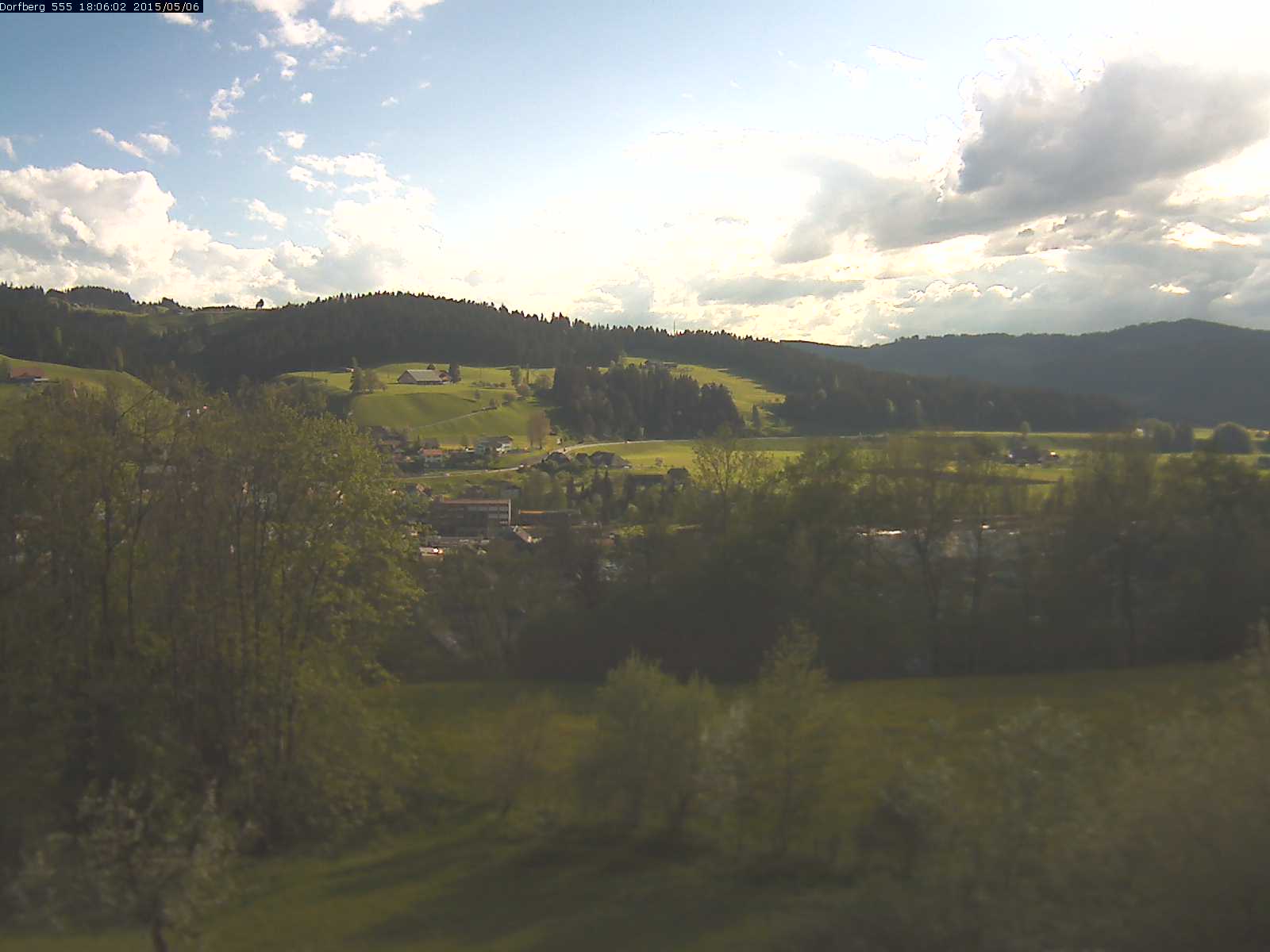 Webcam-Bild: Aussicht vom Dorfberg in Langnau 20150506-180601