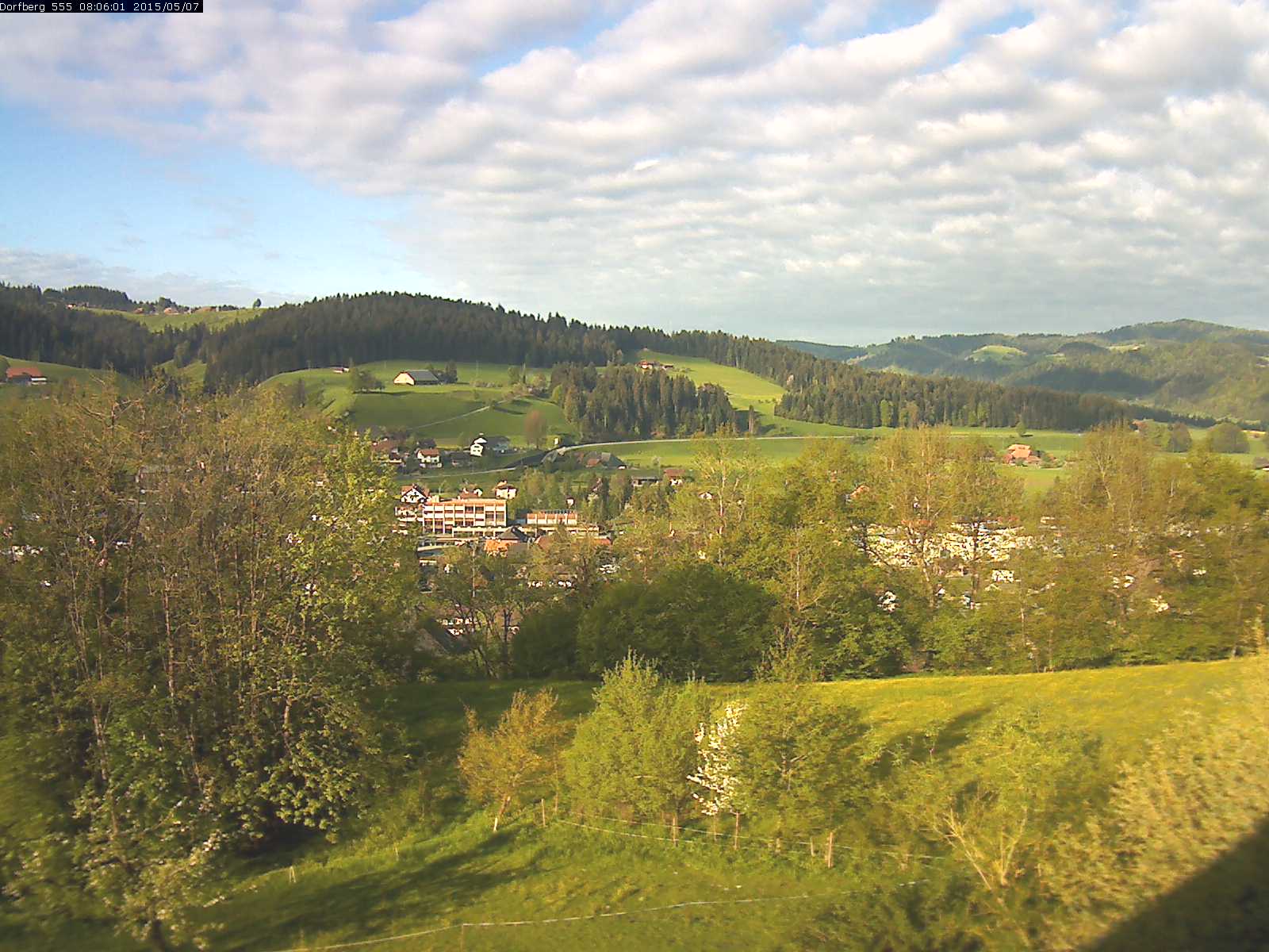 Webcam-Bild: Aussicht vom Dorfberg in Langnau 20150507-080601