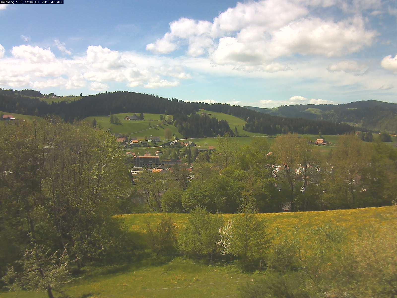 Webcam-Bild: Aussicht vom Dorfberg in Langnau 20150507-120601