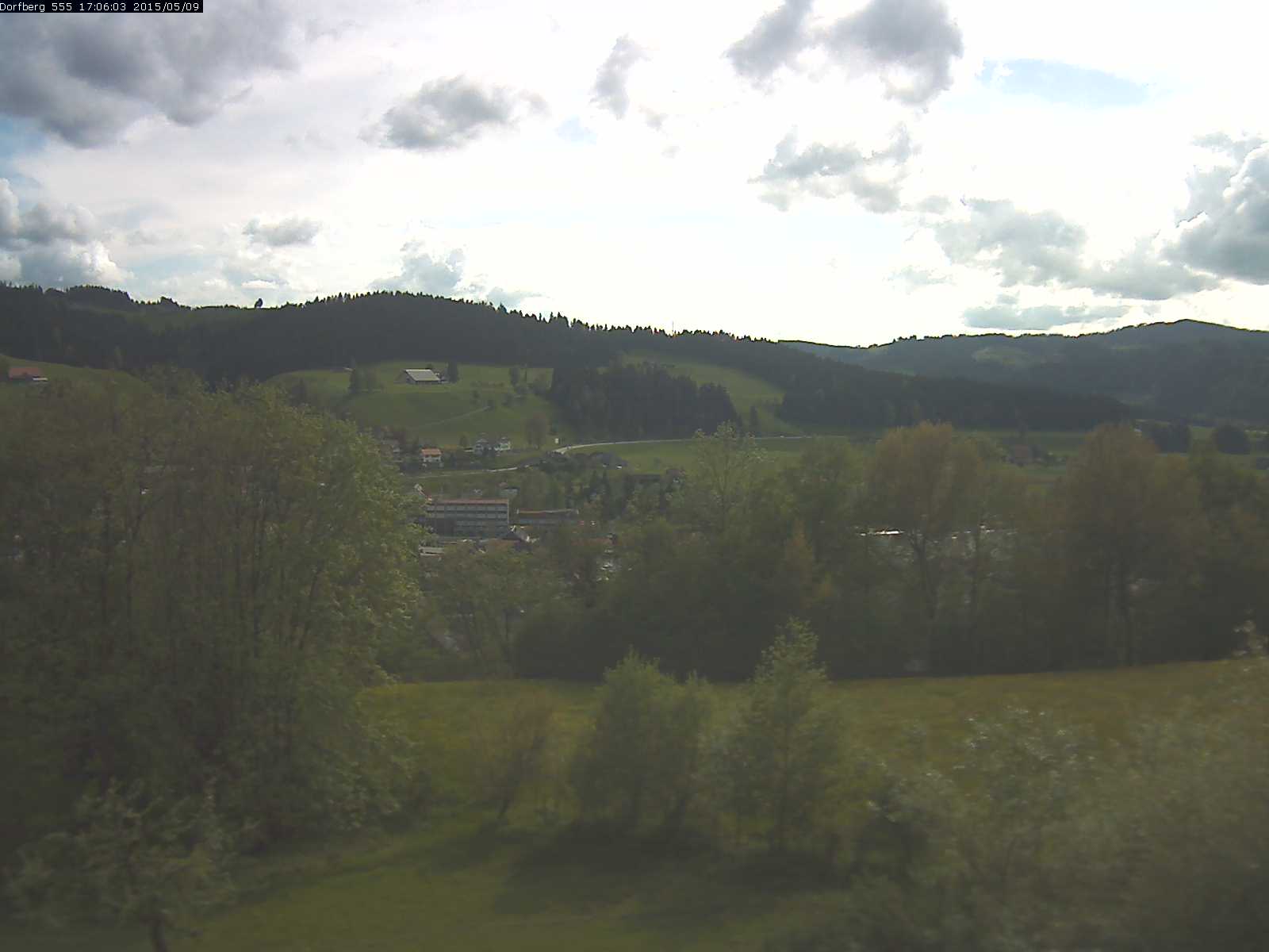 Webcam-Bild: Aussicht vom Dorfberg in Langnau 20150509-170601