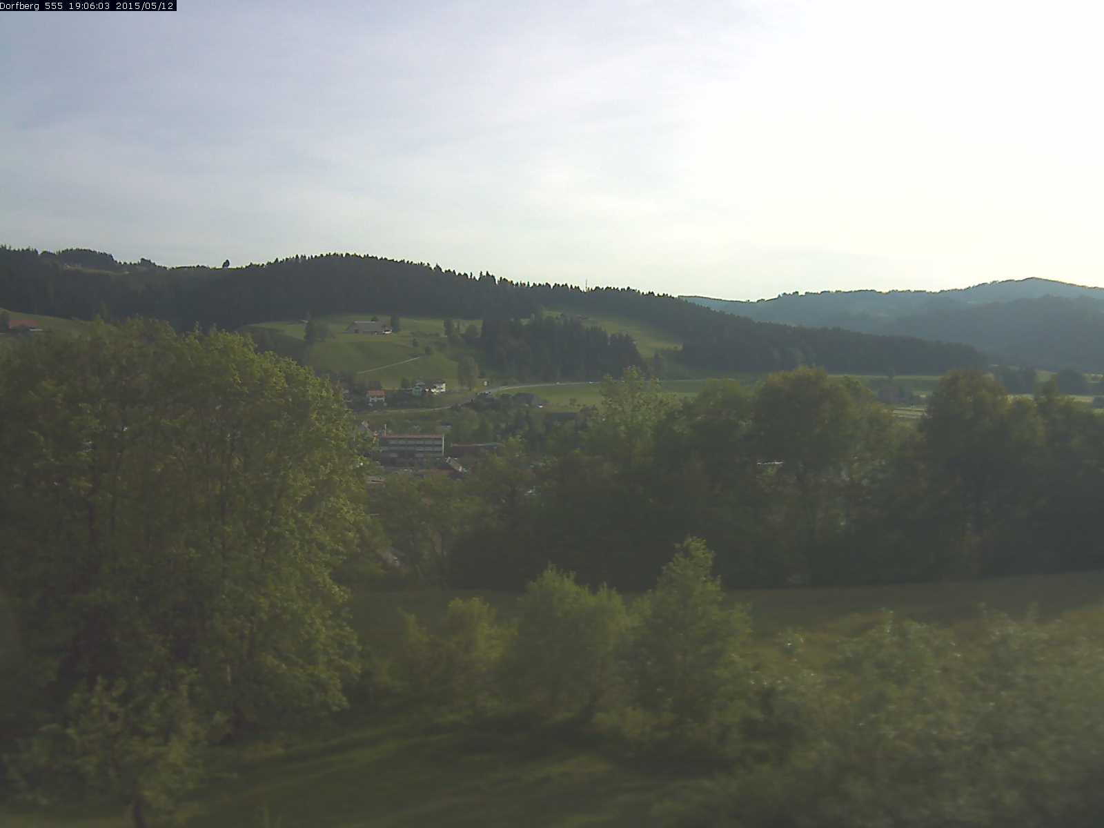 Webcam-Bild: Aussicht vom Dorfberg in Langnau 20150512-190602