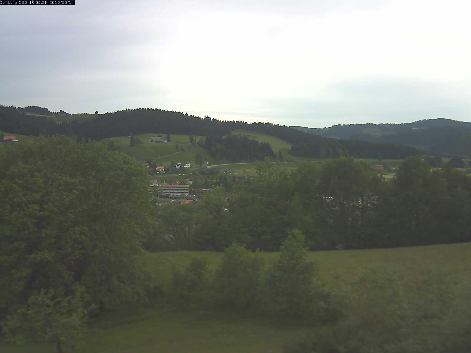 Webcam-Bild: Aussicht vom Dorfberg in Langnau 20150514-190601