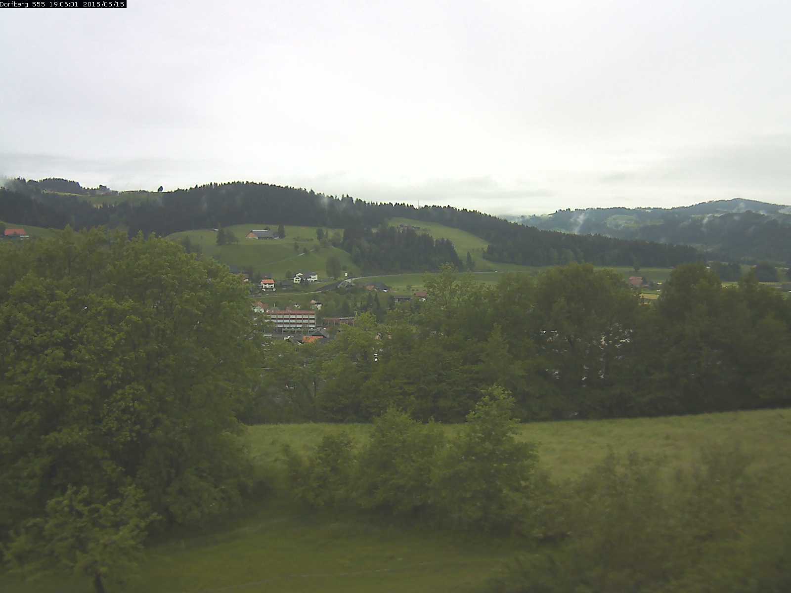 Webcam-Bild: Aussicht vom Dorfberg in Langnau 20150515-190601