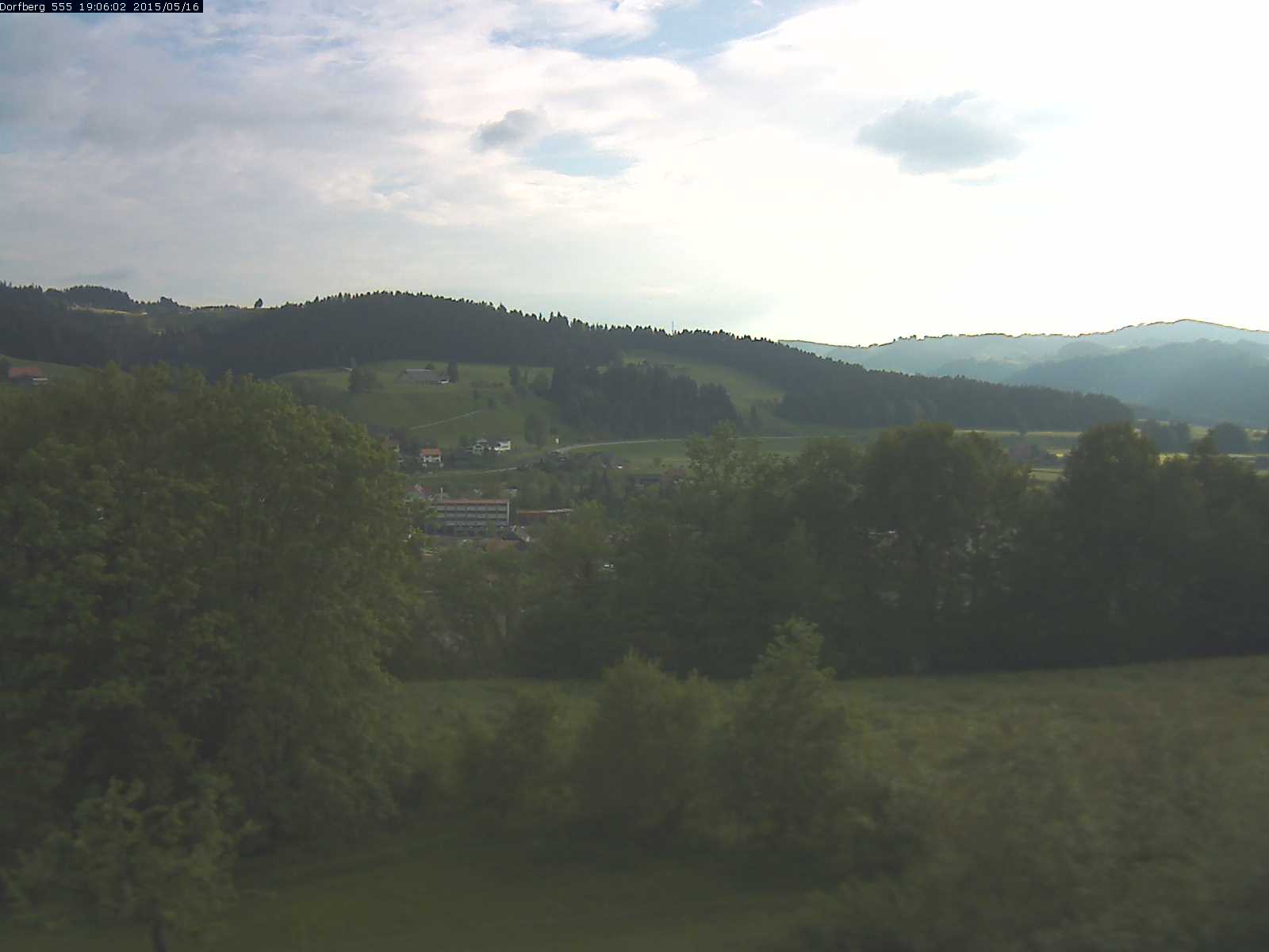 Webcam-Bild: Aussicht vom Dorfberg in Langnau 20150516-190601