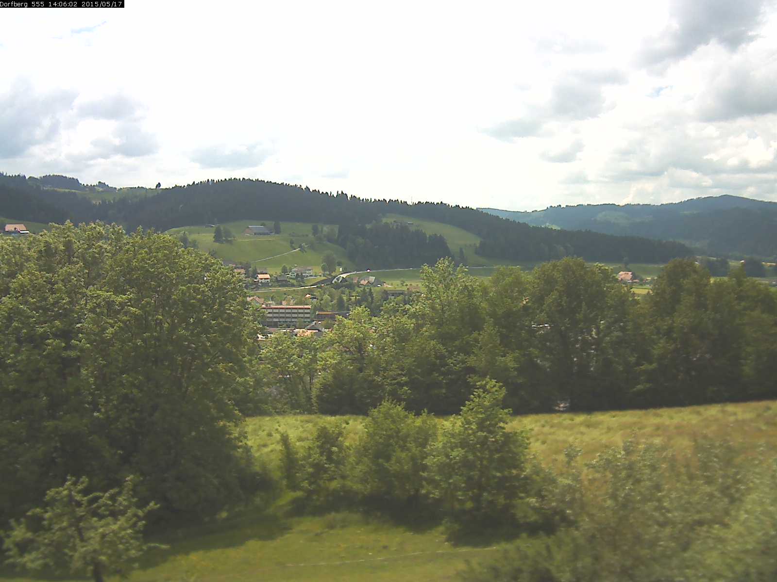 Webcam-Bild: Aussicht vom Dorfberg in Langnau 20150517-140601