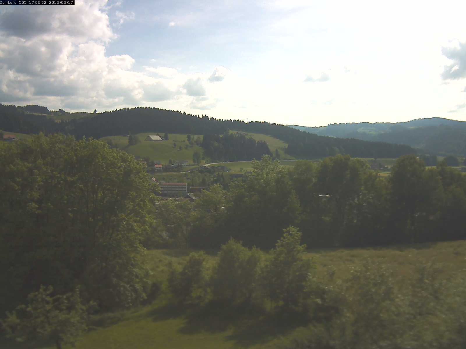 Webcam-Bild: Aussicht vom Dorfberg in Langnau 20150517-170601