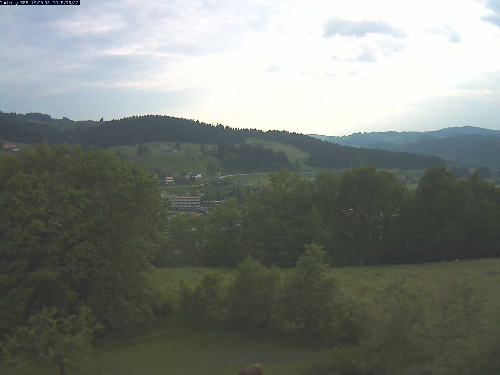 Webcam-Bild: Aussicht vom Dorfberg in Langnau 20150522-190602