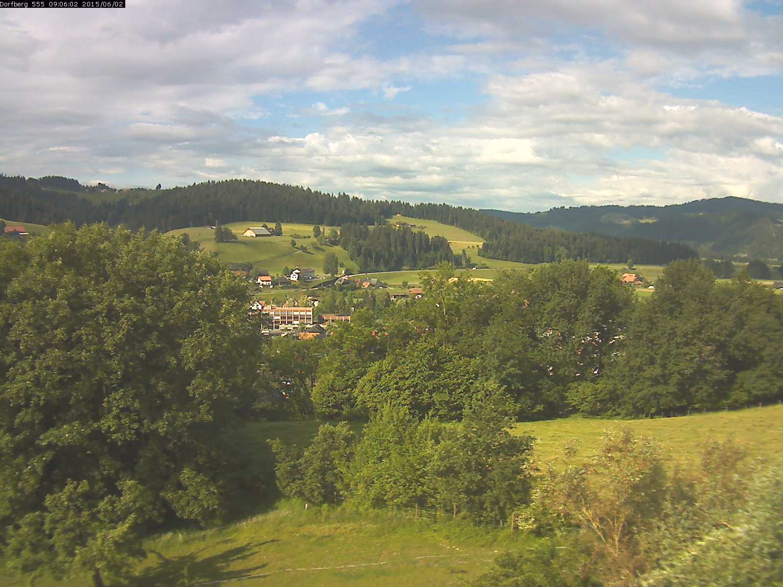 Webcam-Bild: Aussicht vom Dorfberg in Langnau 20150602-090601