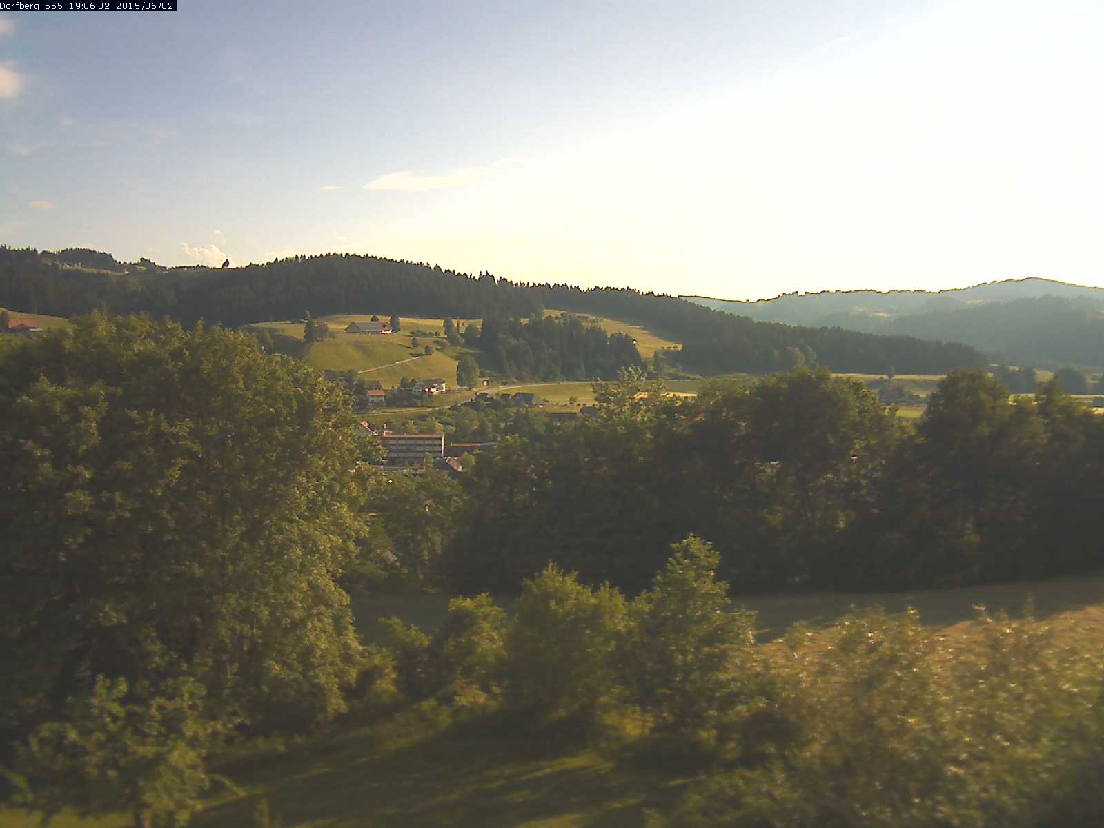 Webcam-Bild: Aussicht vom Dorfberg in Langnau 20150602-190601