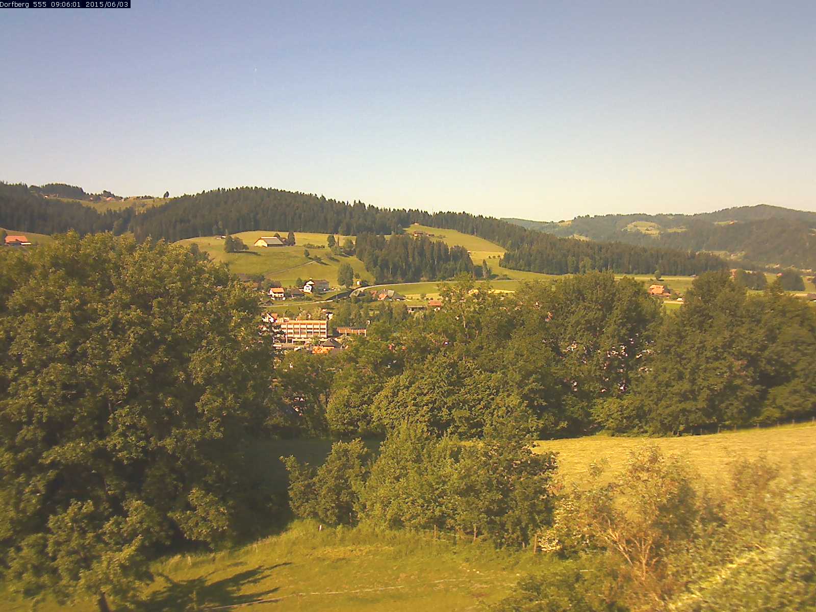 Webcam-Bild: Aussicht vom Dorfberg in Langnau 20150603-090601