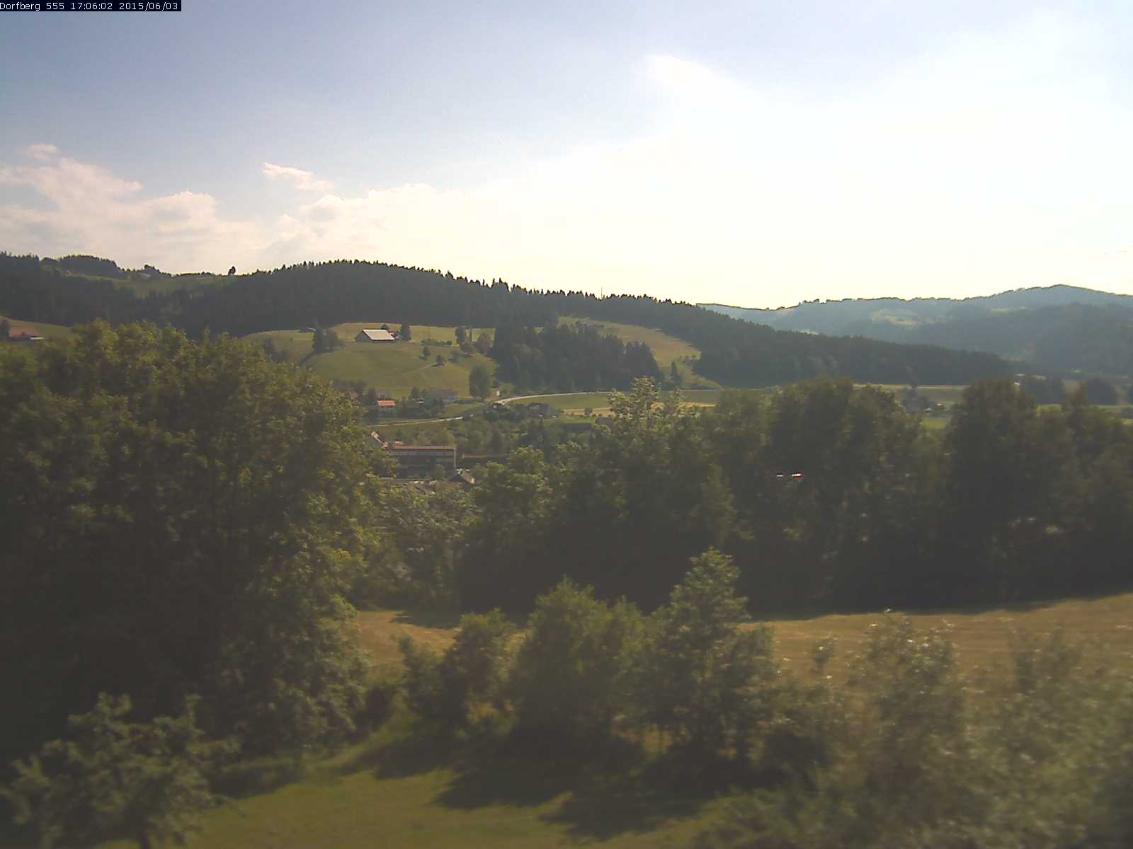Webcam-Bild: Aussicht vom Dorfberg in Langnau 20150603-170601