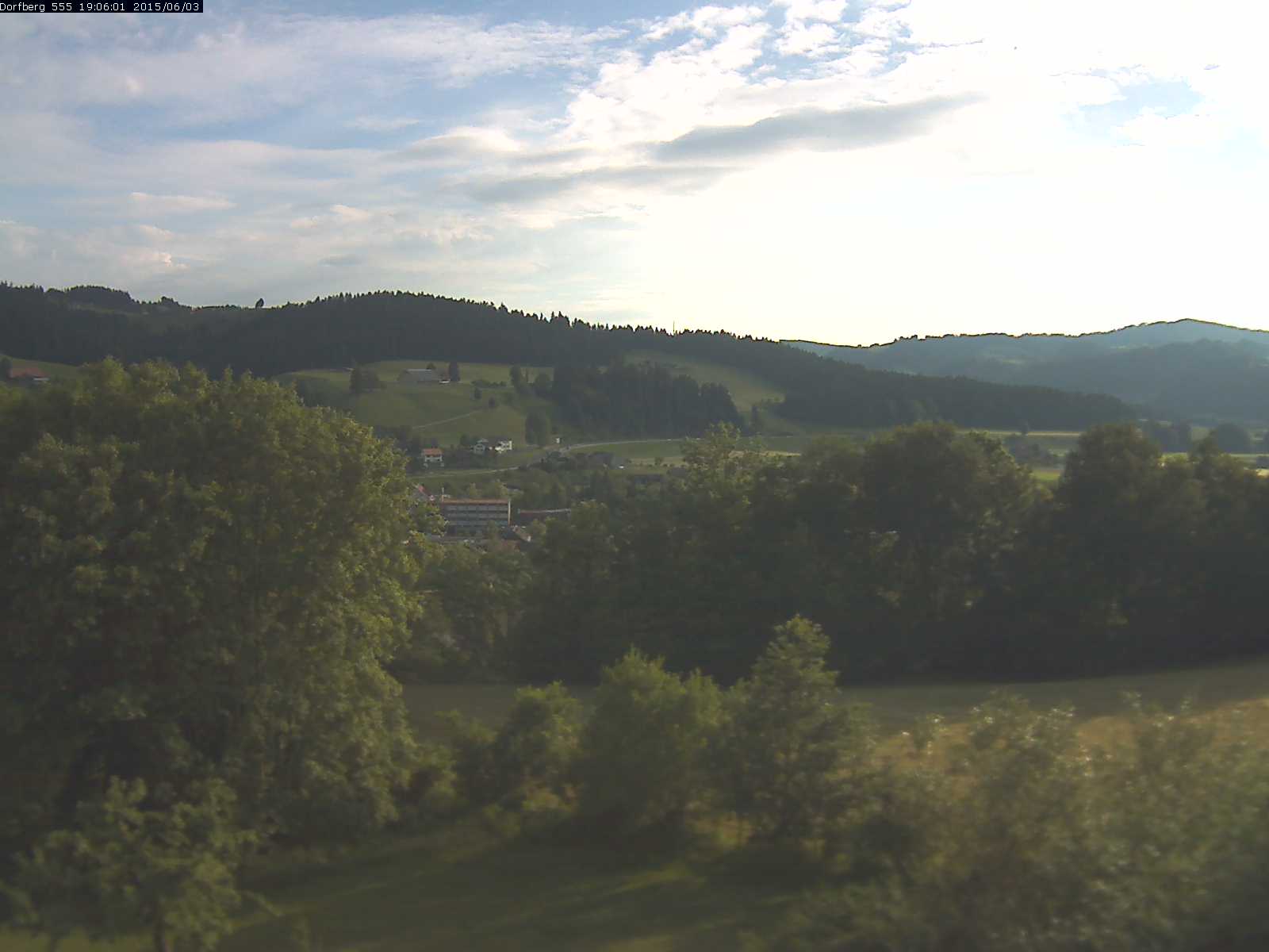 Webcam-Bild: Aussicht vom Dorfberg in Langnau 20150603-190601