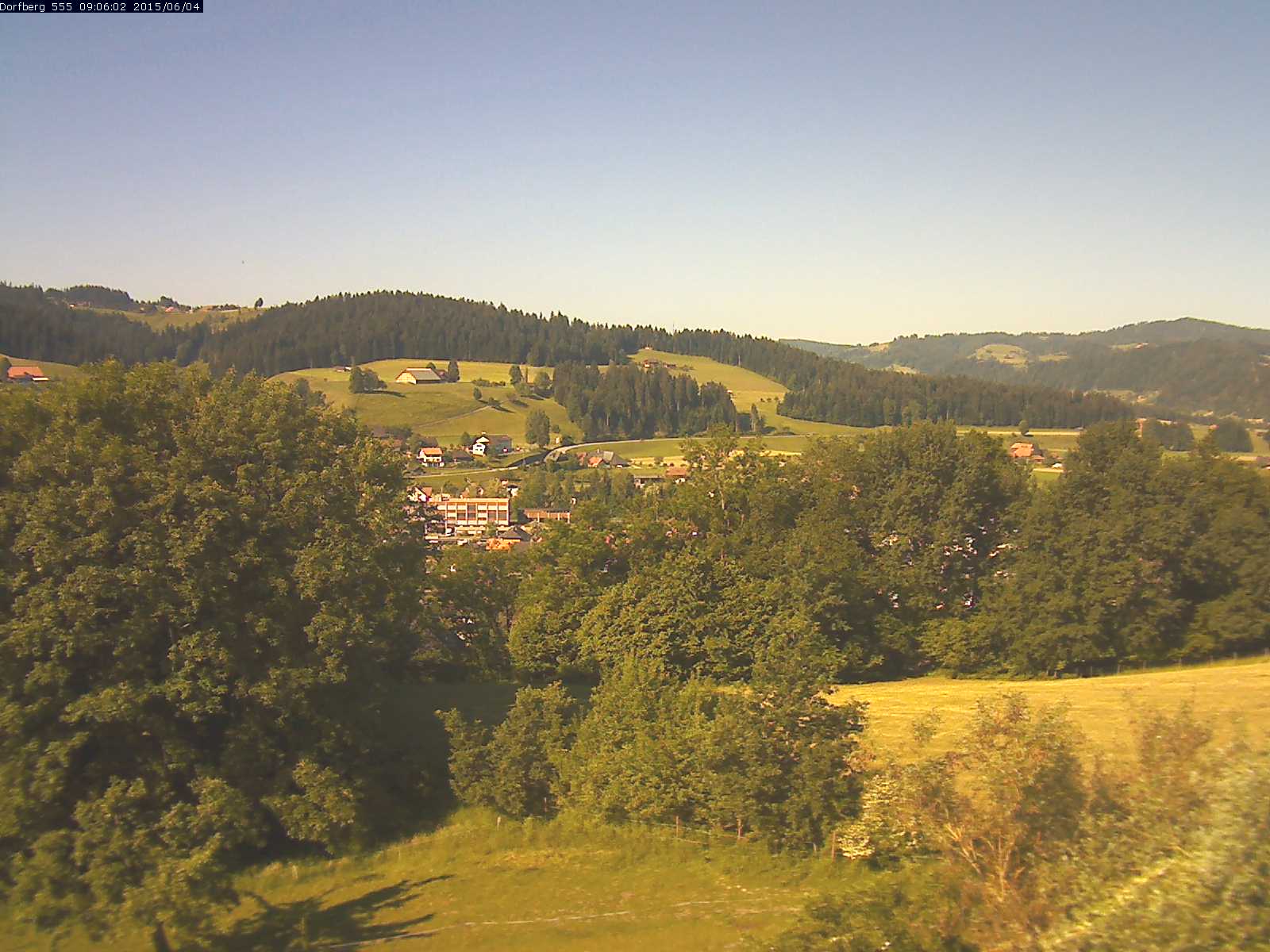 Webcam-Bild: Aussicht vom Dorfberg in Langnau 20150604-090601