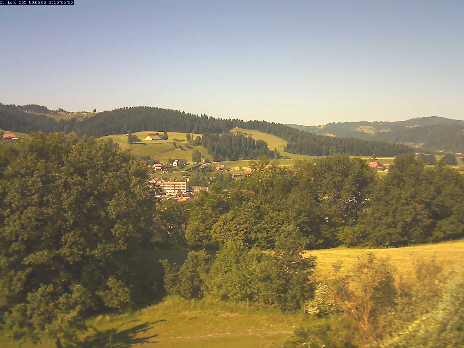 Webcam-Bild: Aussicht vom Dorfberg in Langnau 20150605-090601