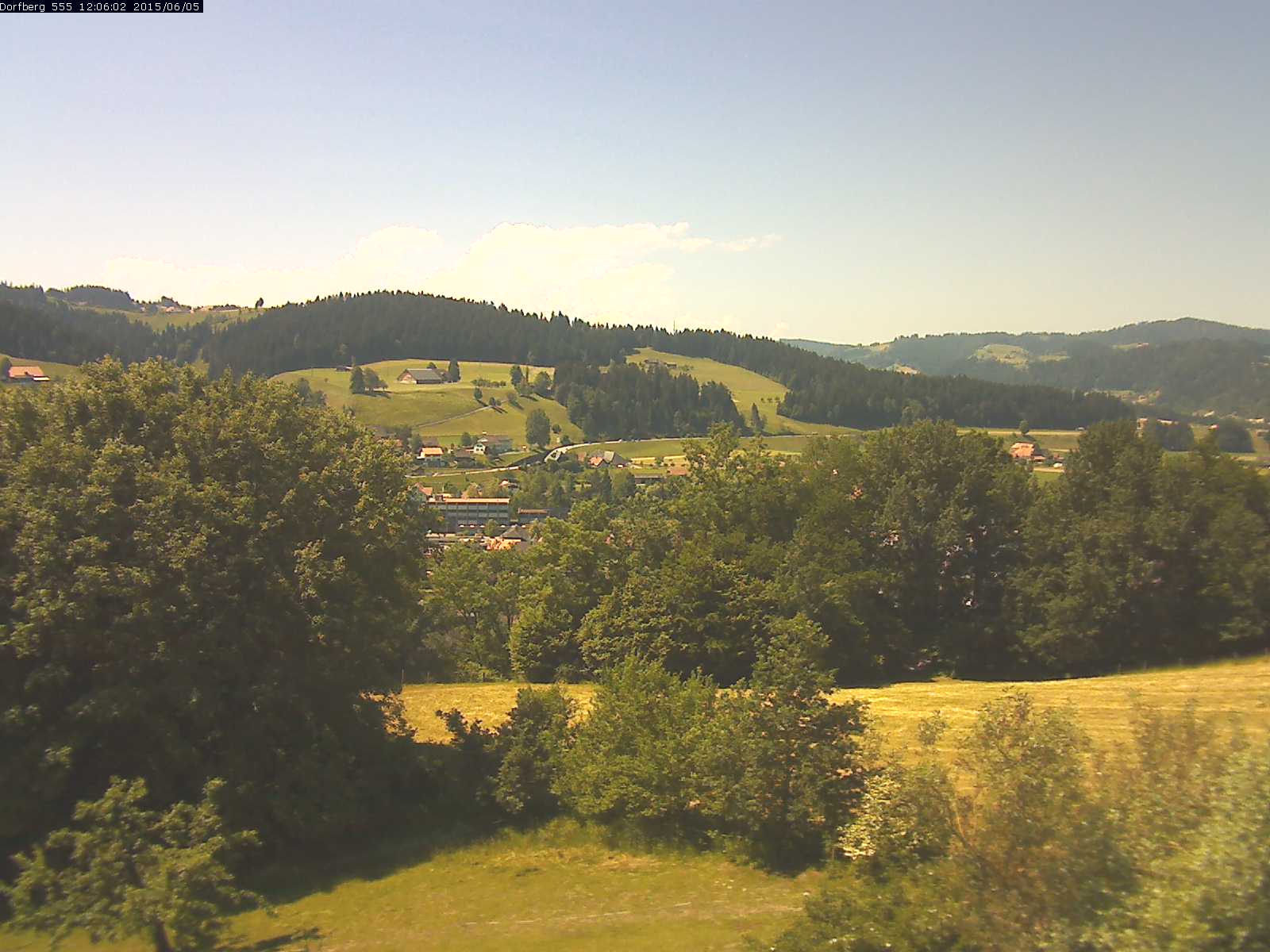 Webcam-Bild: Aussicht vom Dorfberg in Langnau 20150605-120601