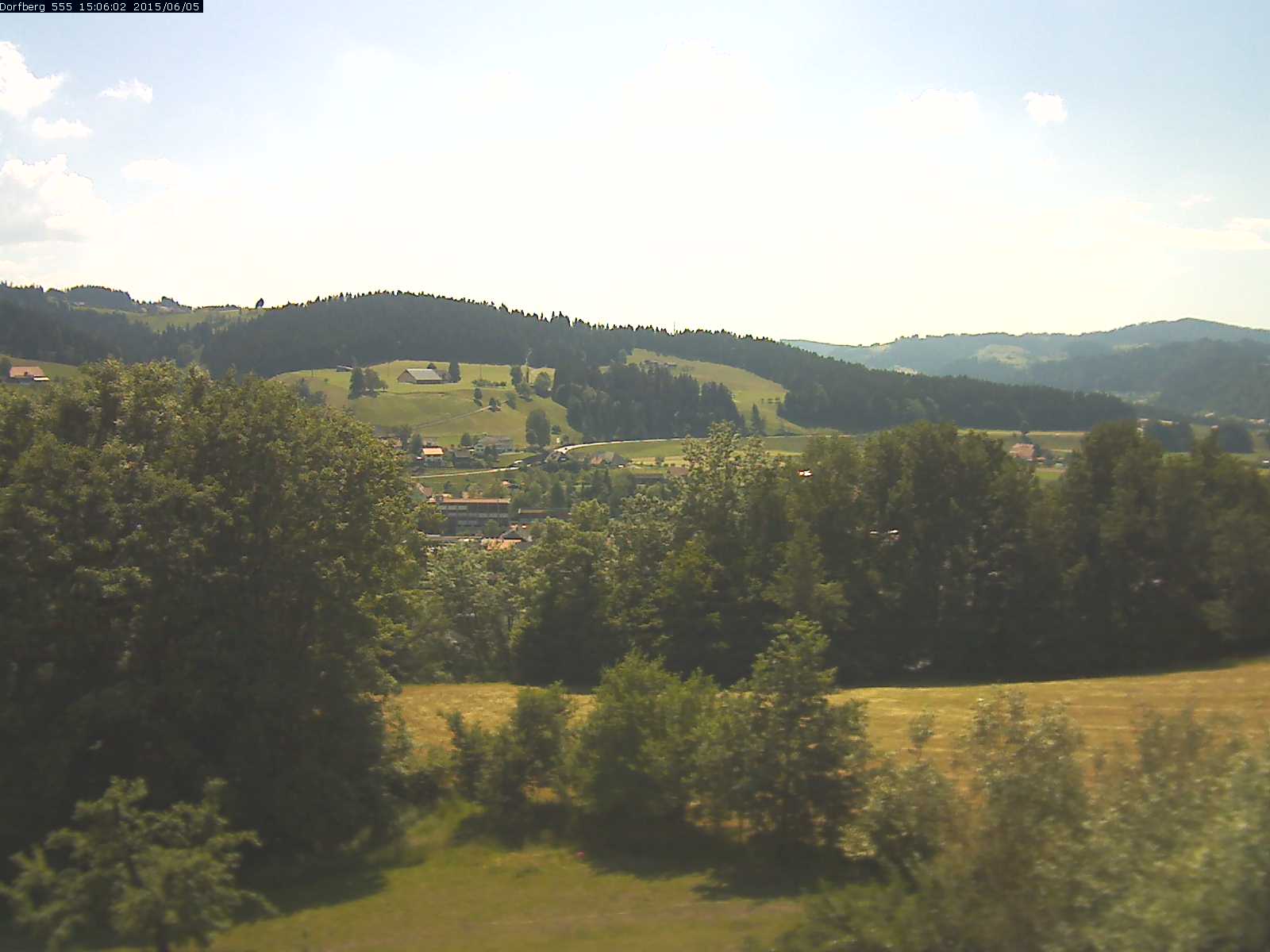 Webcam-Bild: Aussicht vom Dorfberg in Langnau 20150605-150601