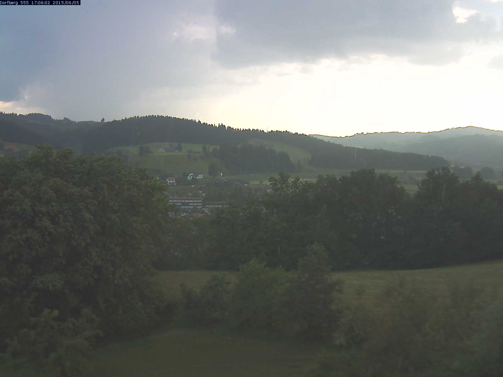 Webcam-Bild: Aussicht vom Dorfberg in Langnau 20150605-170601