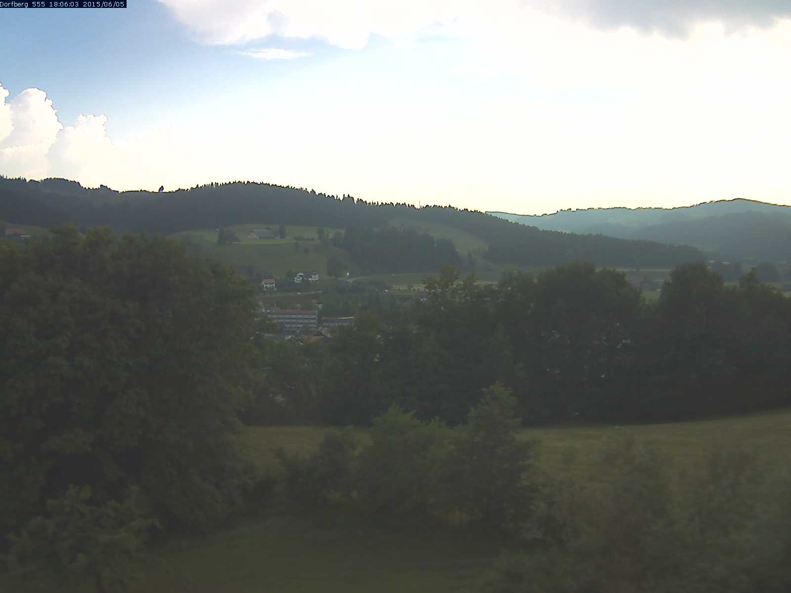 Webcam-Bild: Aussicht vom Dorfberg in Langnau 20150605-180601
