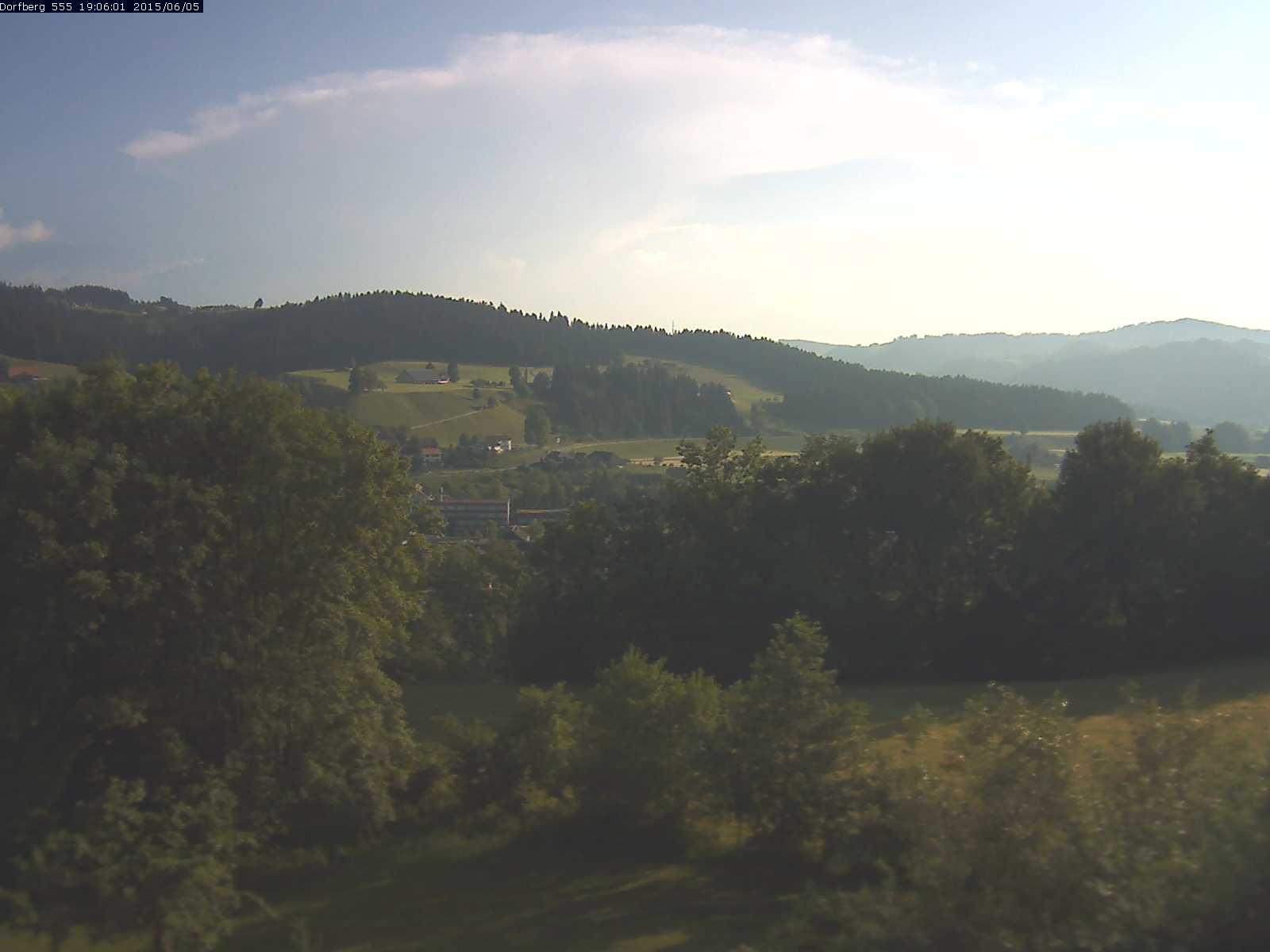 Webcam-Bild: Aussicht vom Dorfberg in Langnau 20150605-190601