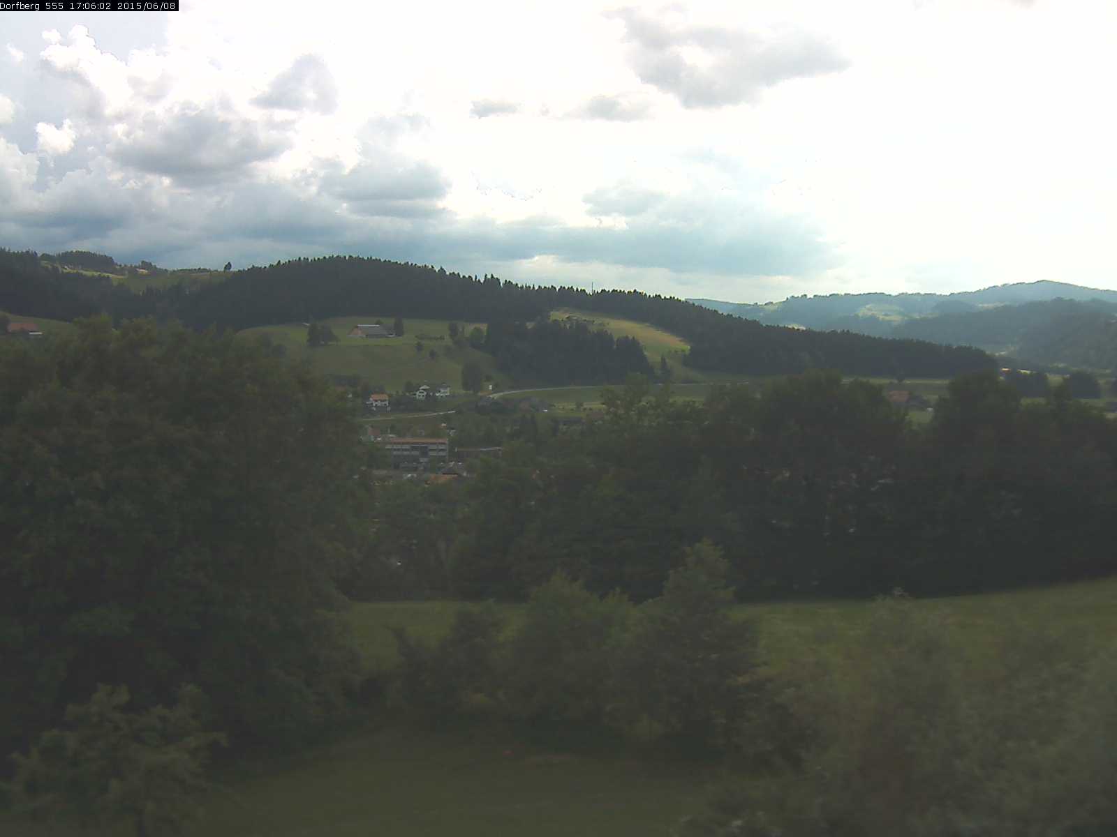 Webcam-Bild: Aussicht vom Dorfberg in Langnau 20150608-170602