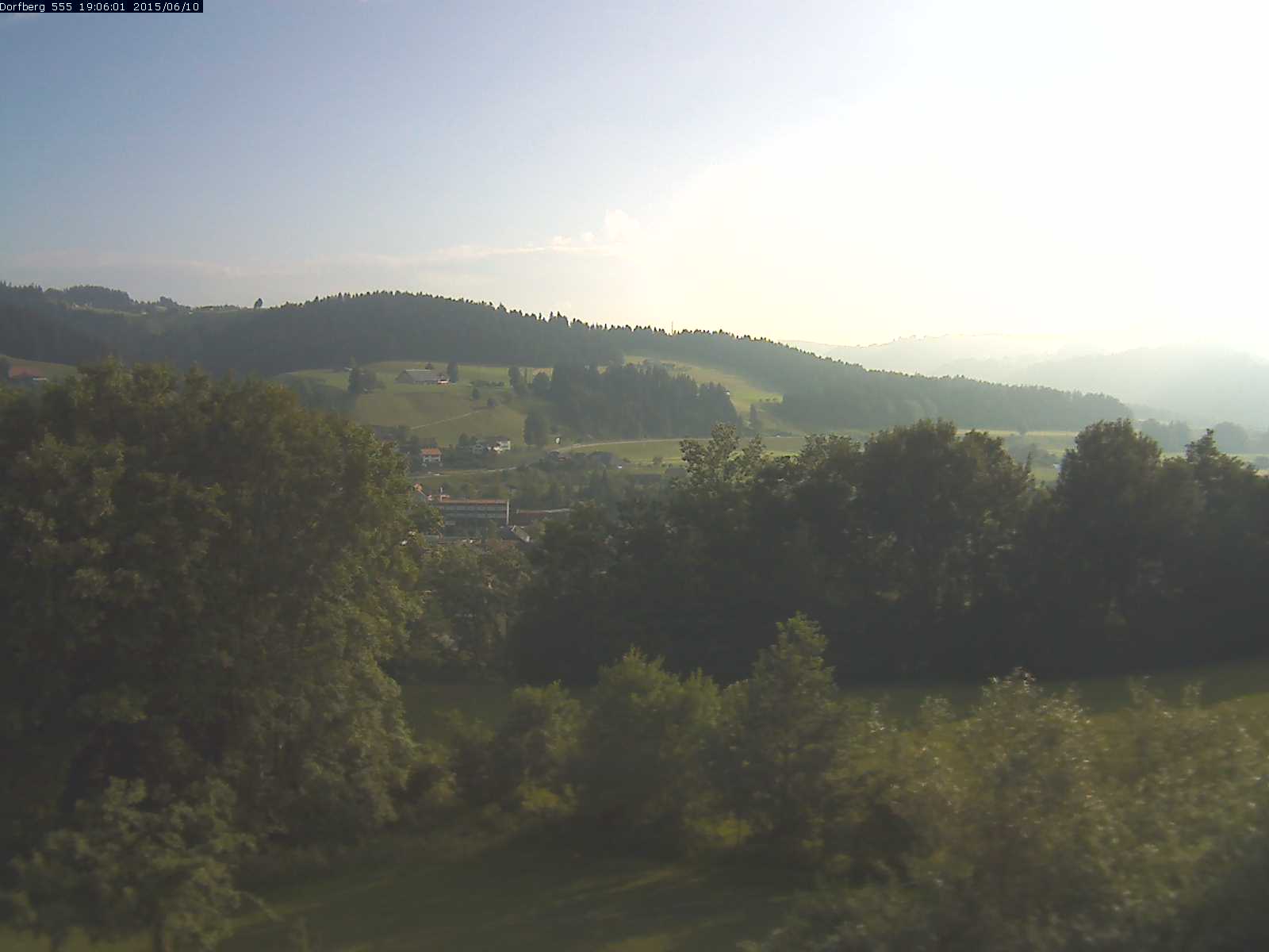 Webcam-Bild: Aussicht vom Dorfberg in Langnau 20150610-190601