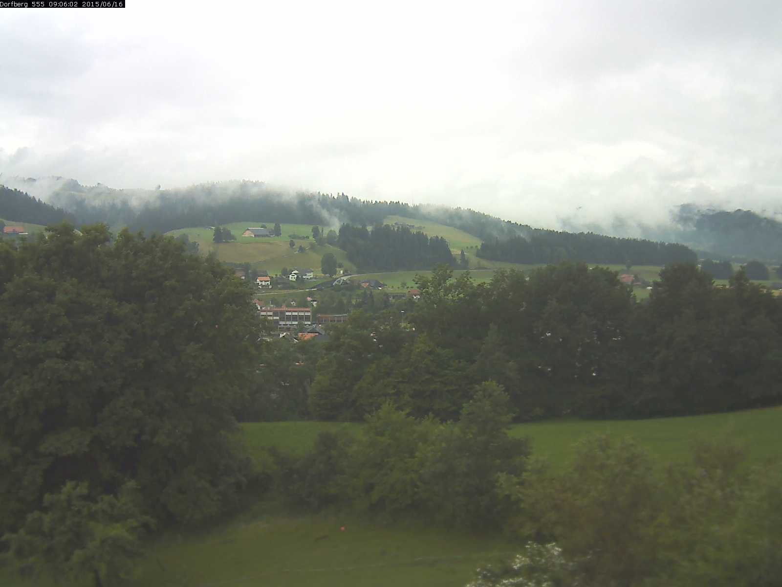 Webcam-Bild: Aussicht vom Dorfberg in Langnau 20150616-090601