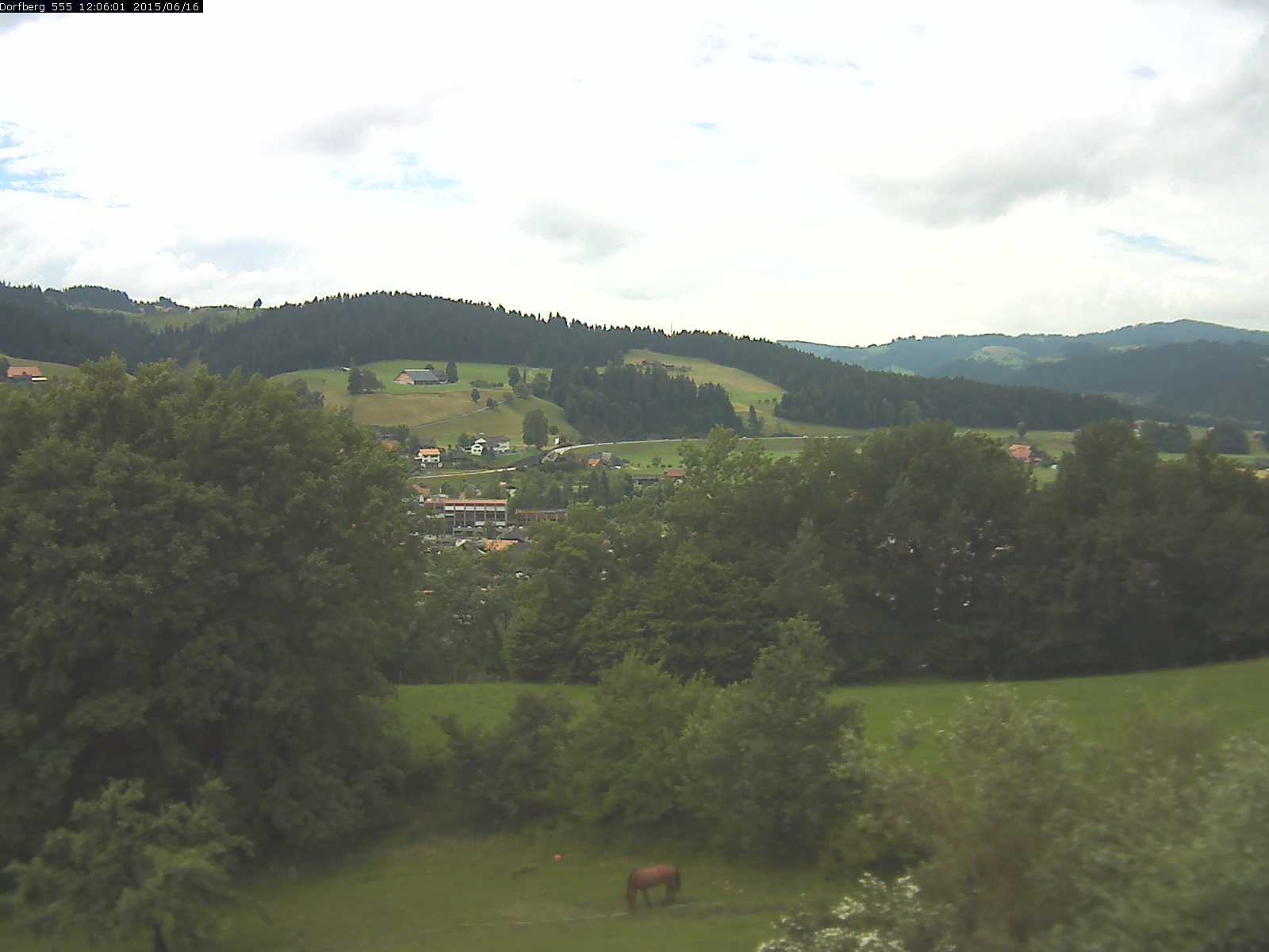 Webcam-Bild: Aussicht vom Dorfberg in Langnau 20150616-120601
