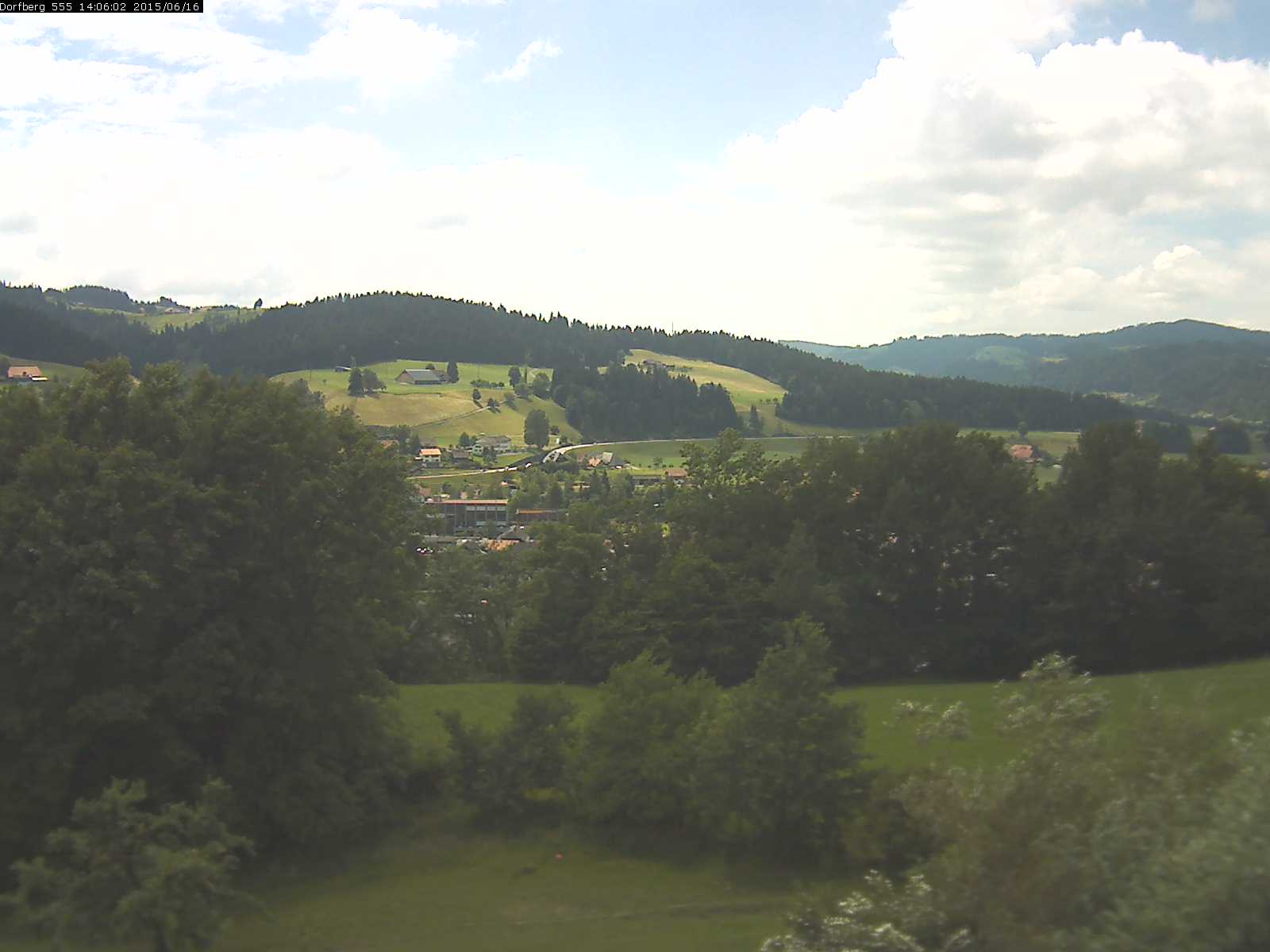 Webcam-Bild: Aussicht vom Dorfberg in Langnau 20150616-140601