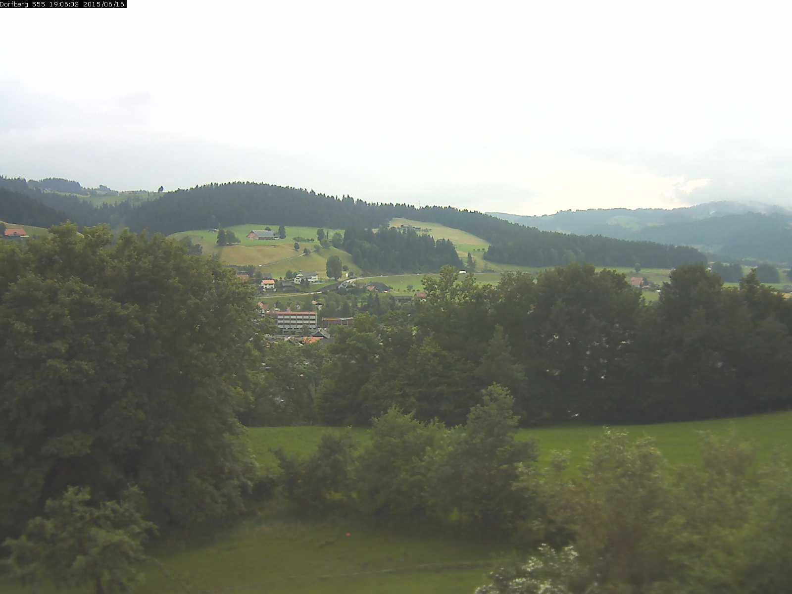 Webcam-Bild: Aussicht vom Dorfberg in Langnau 20150616-190601