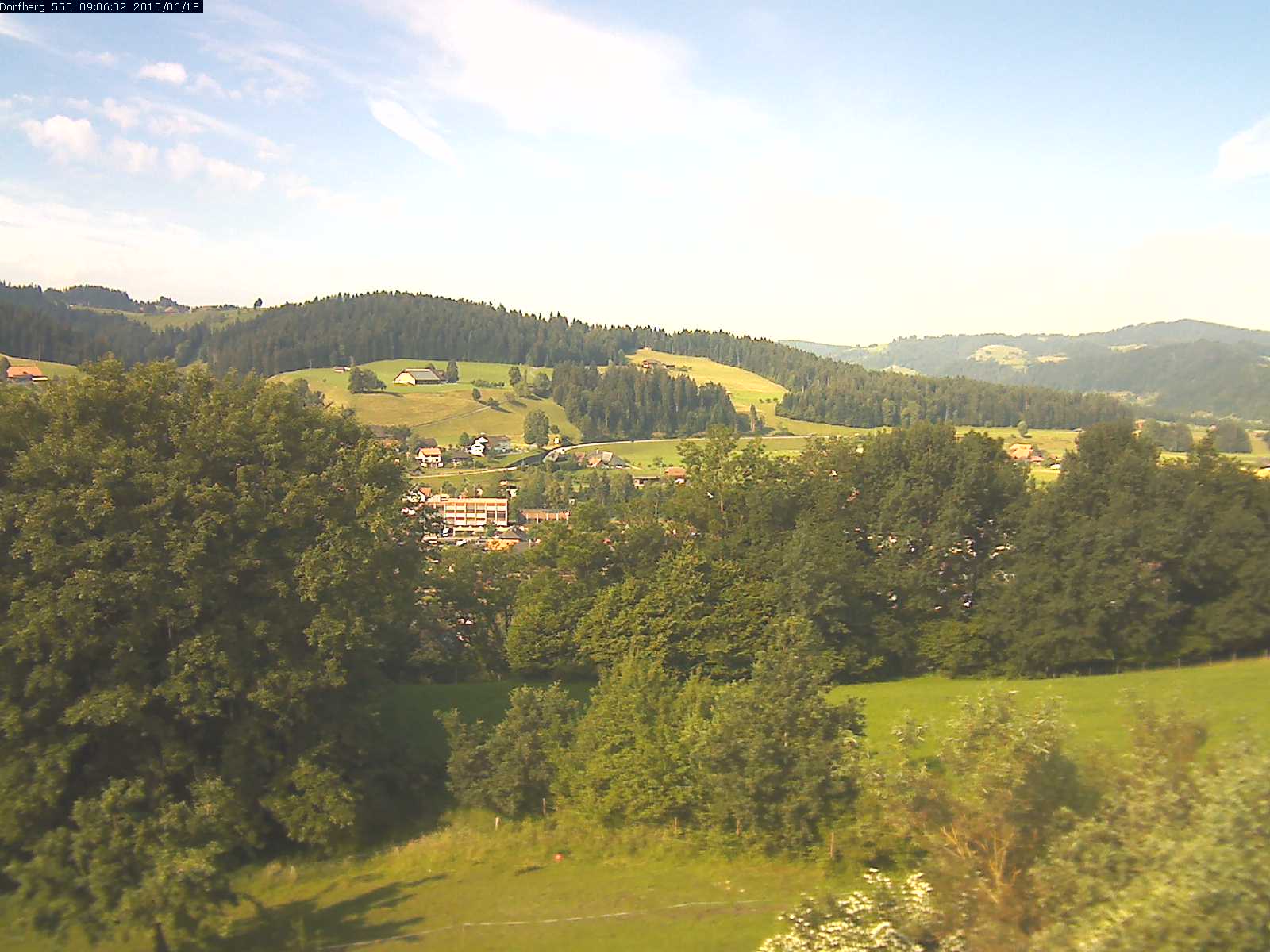Webcam-Bild: Aussicht vom Dorfberg in Langnau 20150618-090601