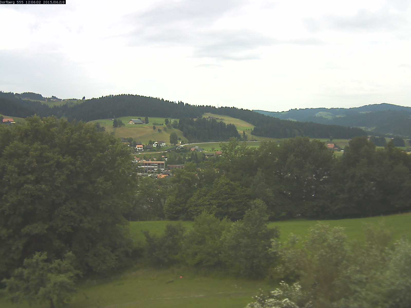 Webcam-Bild: Aussicht vom Dorfberg in Langnau 20150618-120601