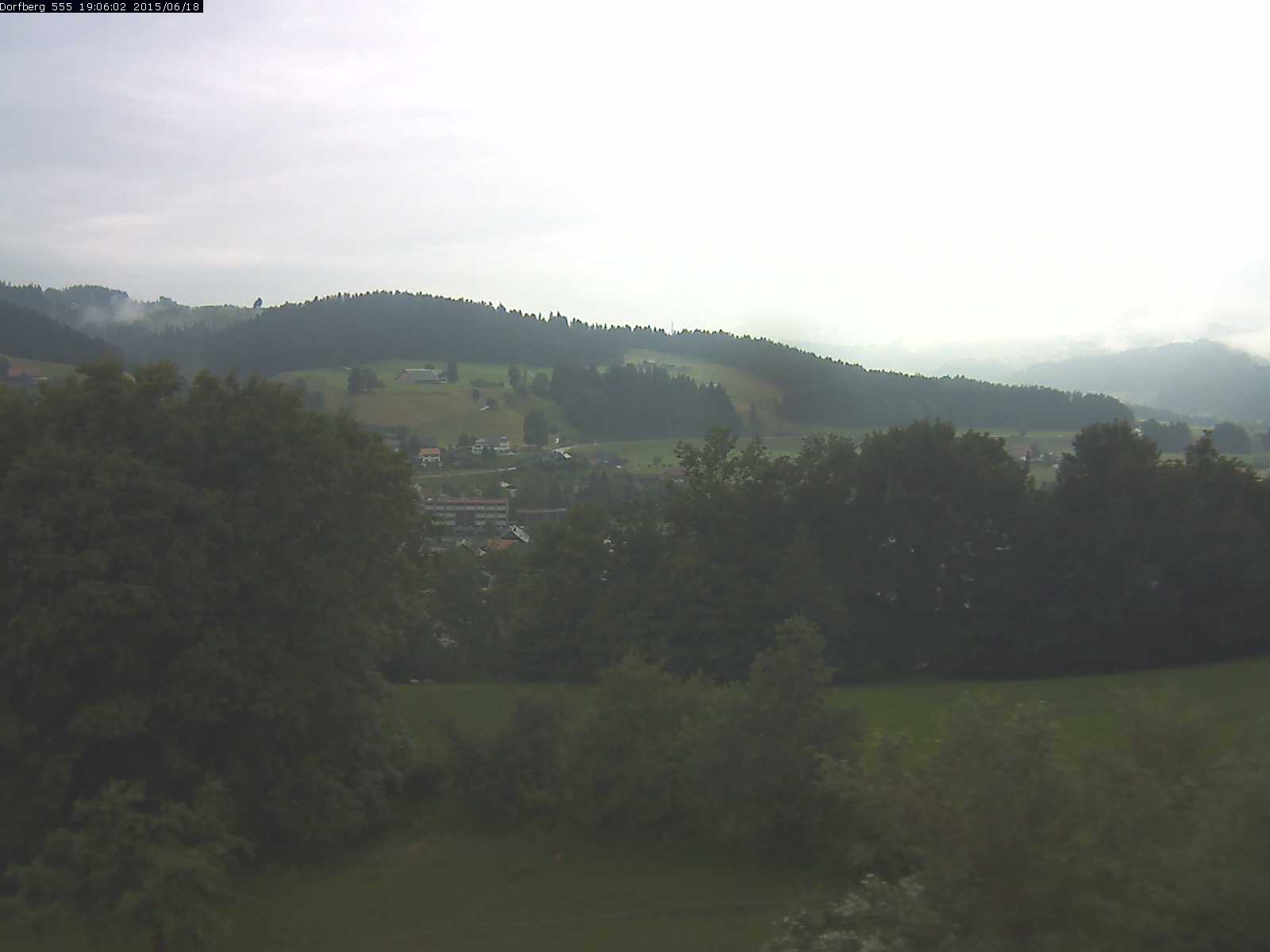 Webcam-Bild: Aussicht vom Dorfberg in Langnau 20150618-190601