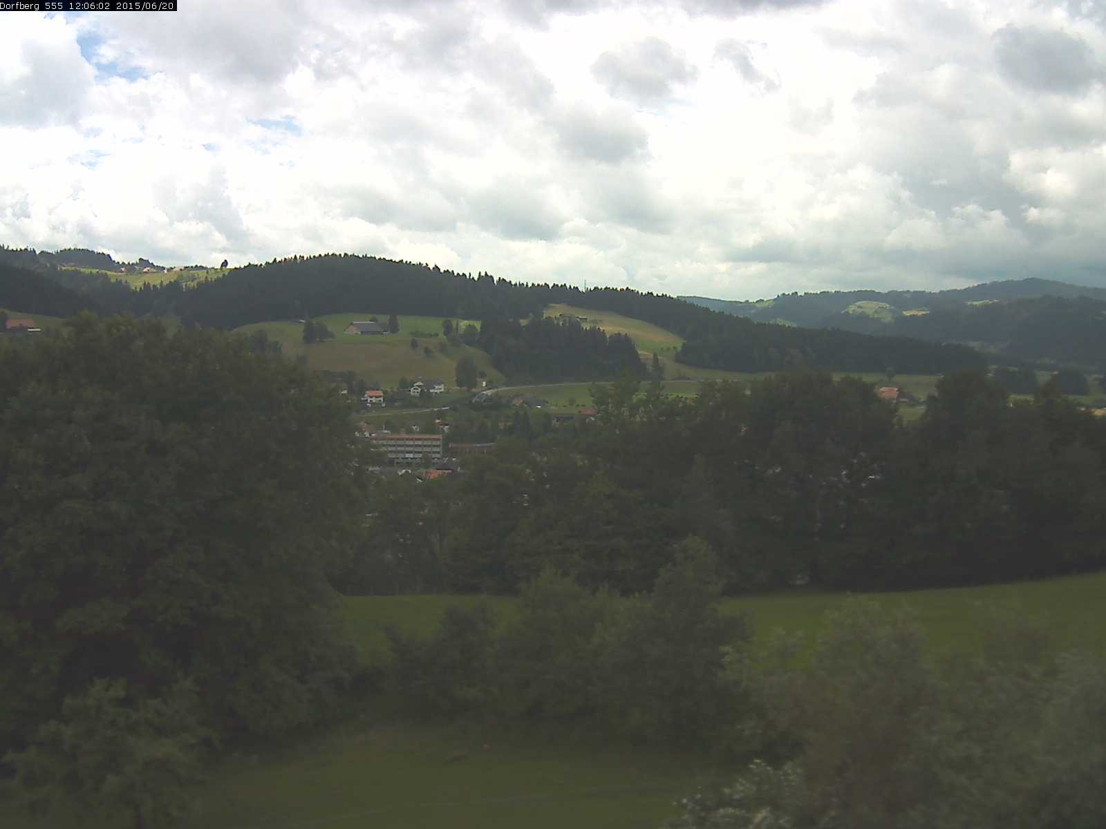 Webcam-Bild: Aussicht vom Dorfberg in Langnau 20150620-120601