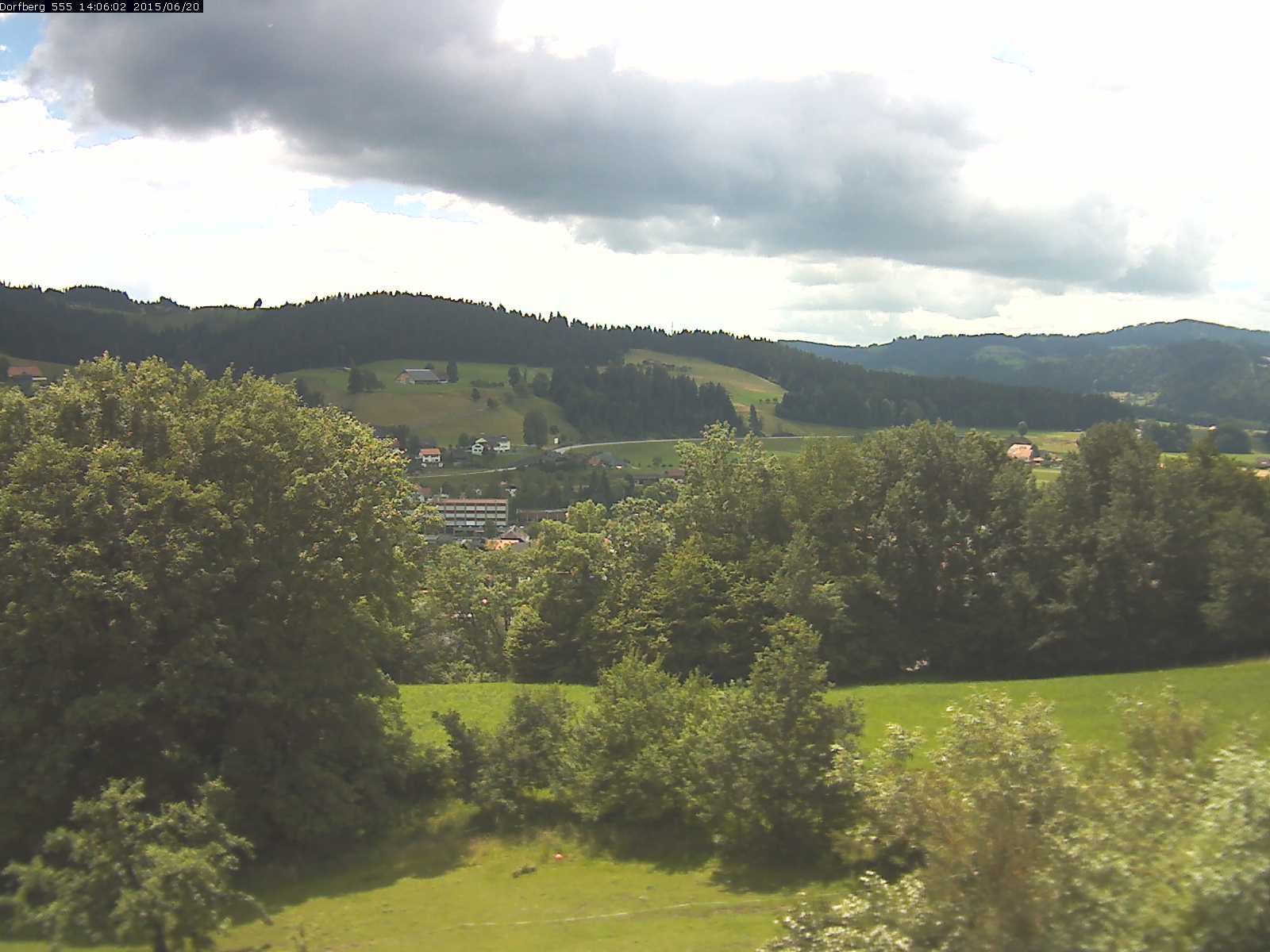 Webcam-Bild: Aussicht vom Dorfberg in Langnau 20150620-140601