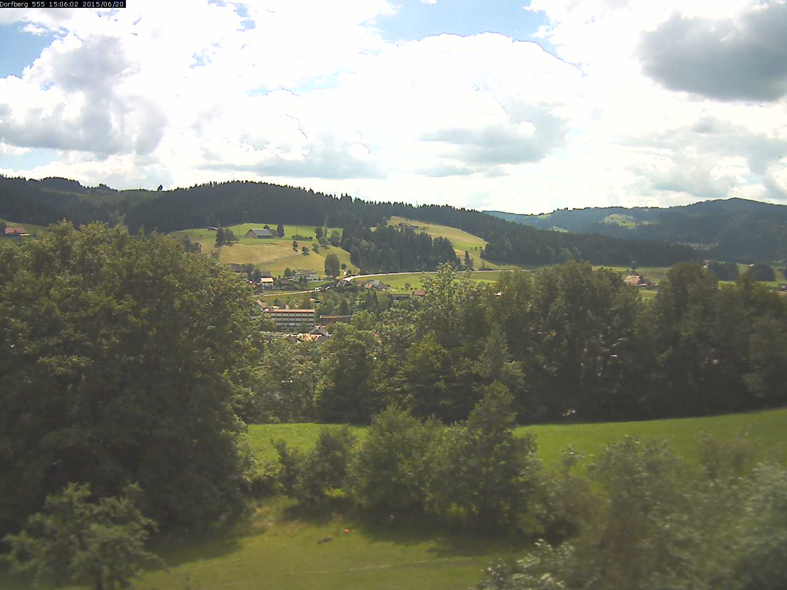 Webcam-Bild: Aussicht vom Dorfberg in Langnau 20150620-150602