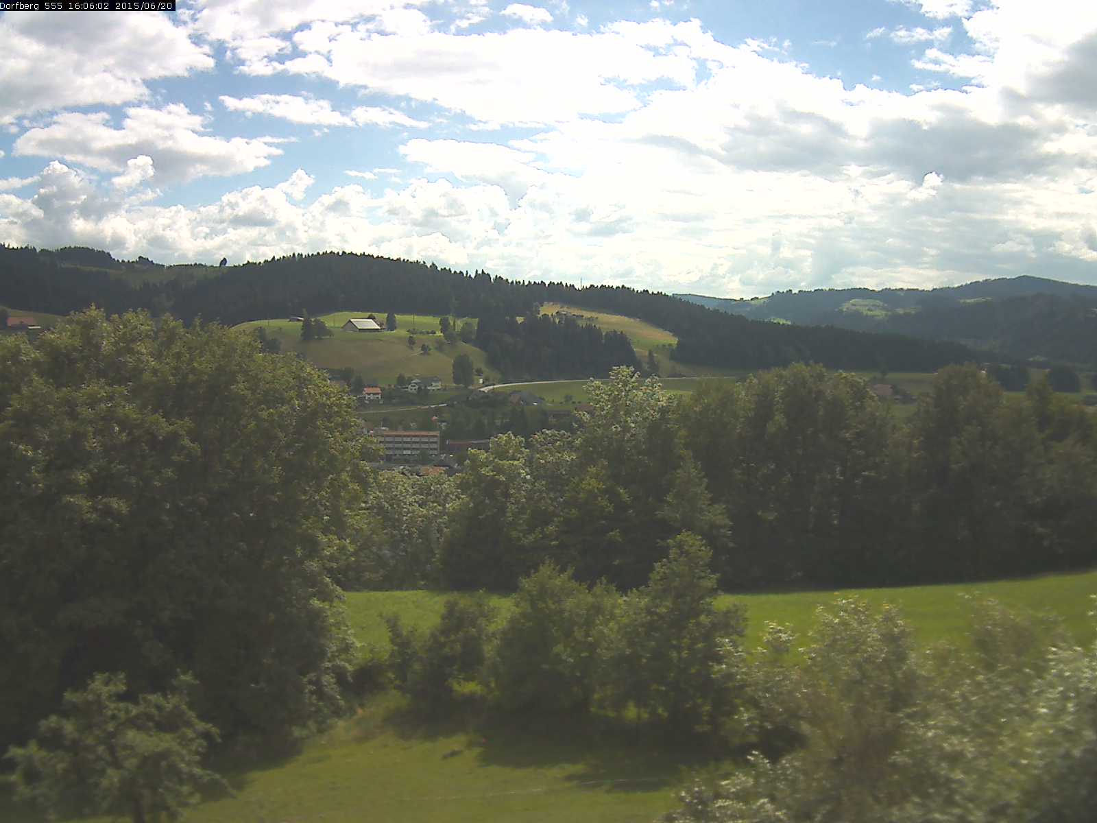 Webcam-Bild: Aussicht vom Dorfberg in Langnau 20150620-160601