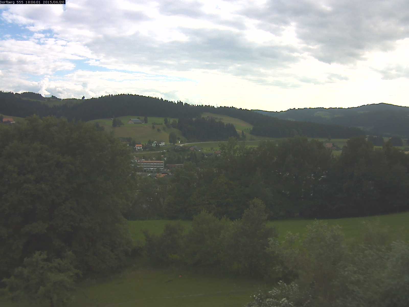 Webcam-Bild: Aussicht vom Dorfberg in Langnau 20150620-180601