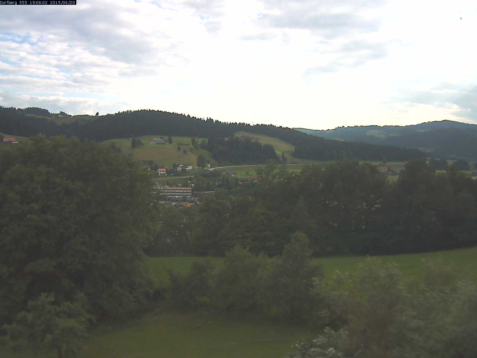 Webcam-Bild: Aussicht vom Dorfberg in Langnau 20150620-190601