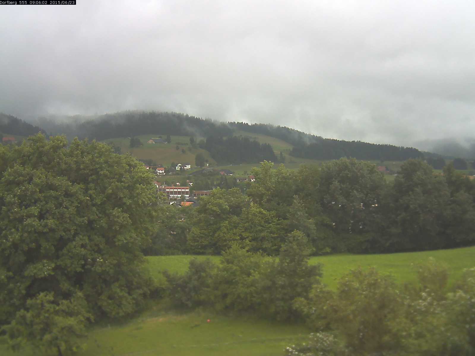 Webcam-Bild: Aussicht vom Dorfberg in Langnau 20150623-090601