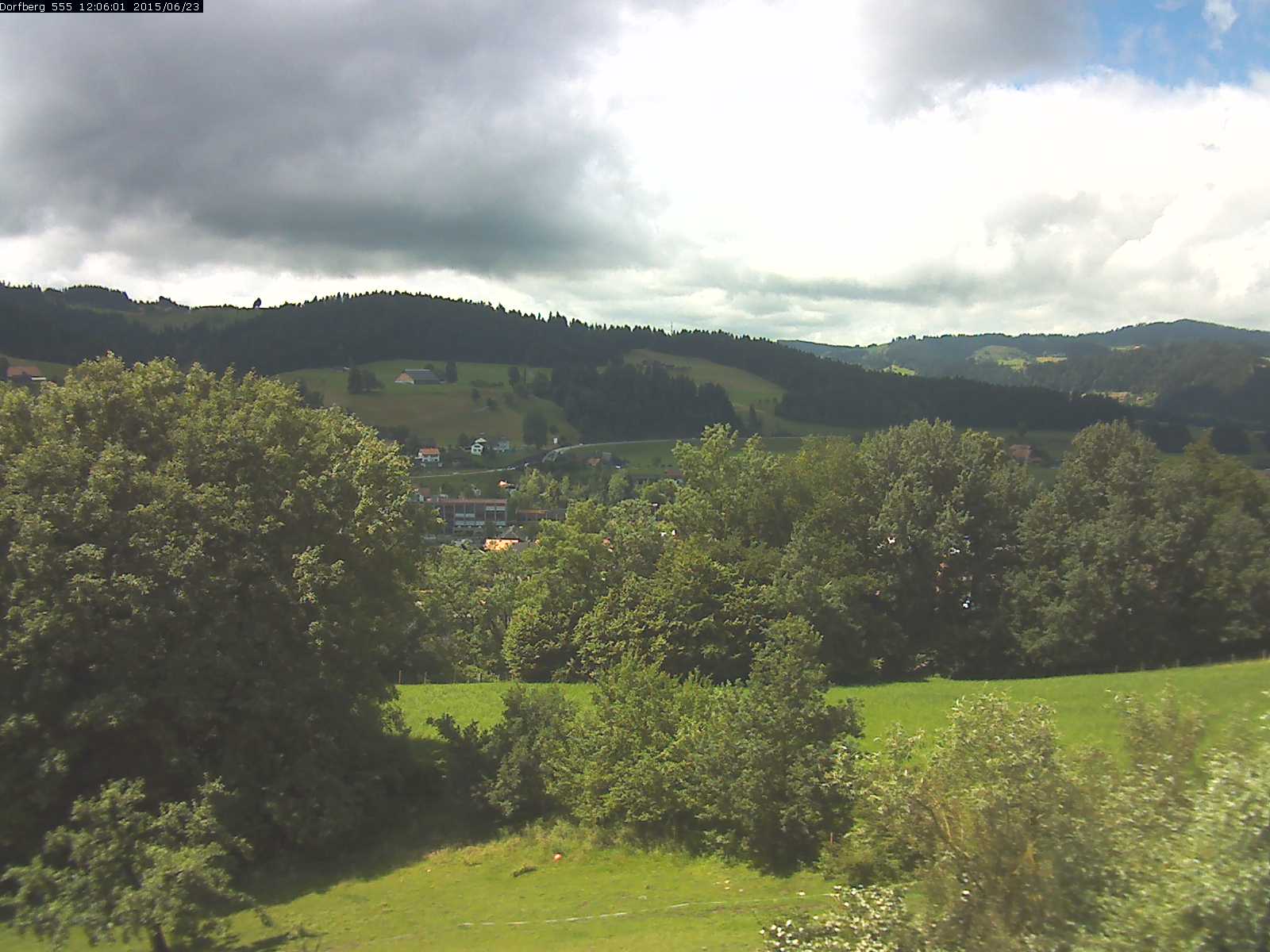 Webcam-Bild: Aussicht vom Dorfberg in Langnau 20150623-120601