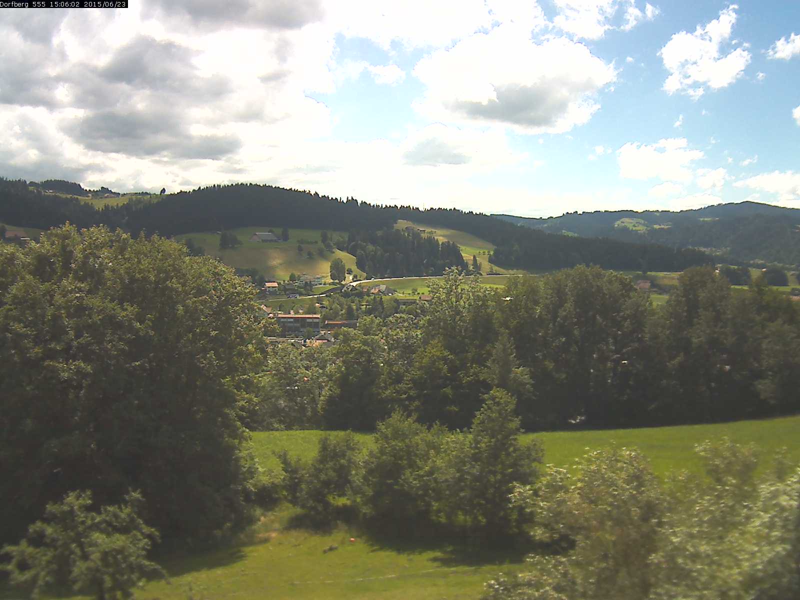 Webcam-Bild: Aussicht vom Dorfberg in Langnau 20150623-150601