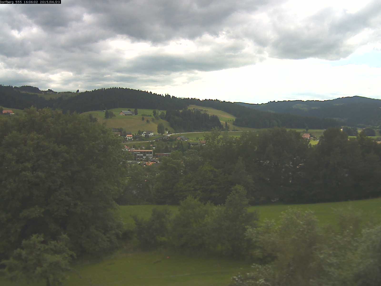 Webcam-Bild: Aussicht vom Dorfberg in Langnau 20150623-160602