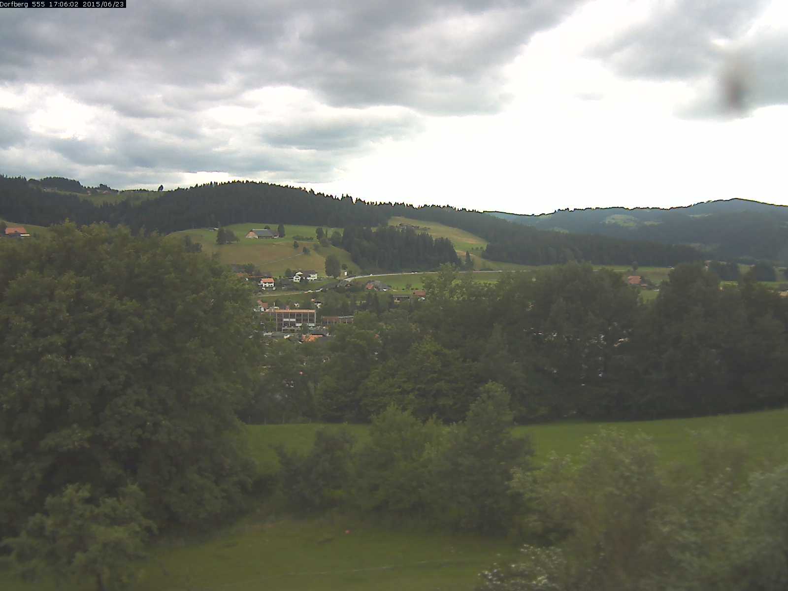 Webcam-Bild: Aussicht vom Dorfberg in Langnau 20150623-170601