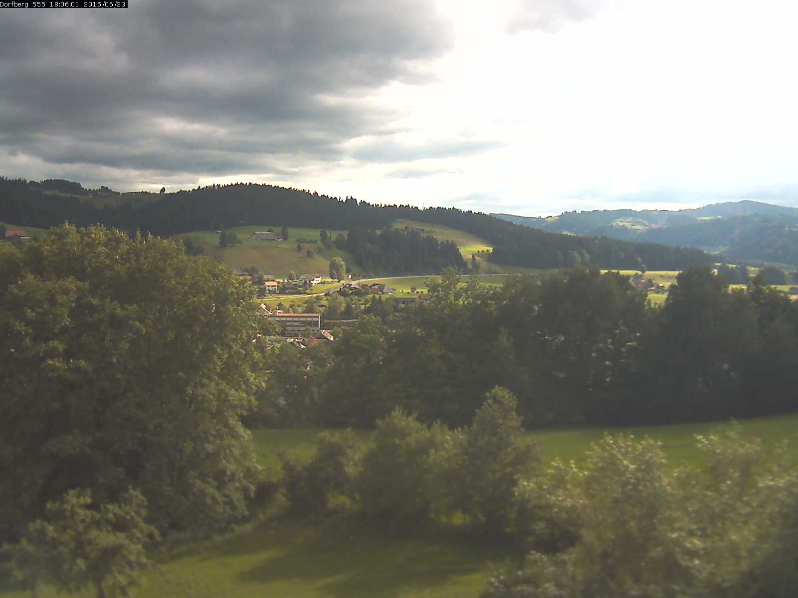 Webcam-Bild: Aussicht vom Dorfberg in Langnau 20150623-180601