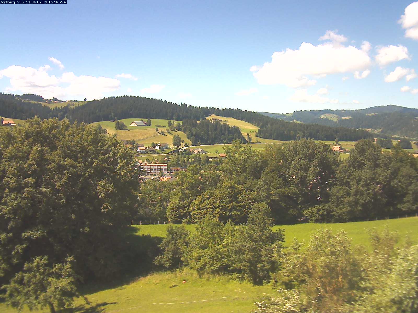 Webcam-Bild: Aussicht vom Dorfberg in Langnau 20150624-110601