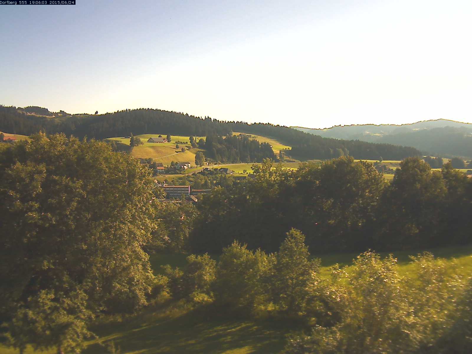 Webcam-Bild: Aussicht vom Dorfberg in Langnau 20150624-190602