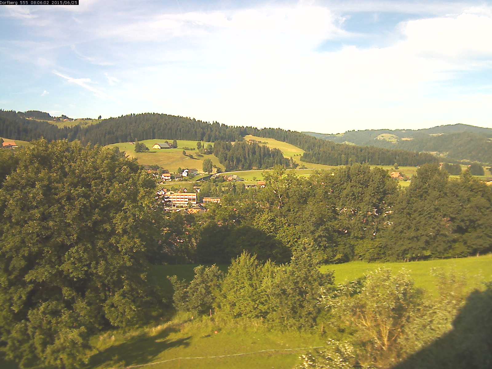 Webcam-Bild: Aussicht vom Dorfberg in Langnau 20150625-080601