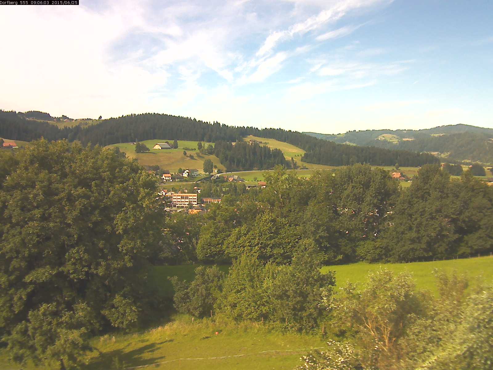Webcam-Bild: Aussicht vom Dorfberg in Langnau 20150625-090601