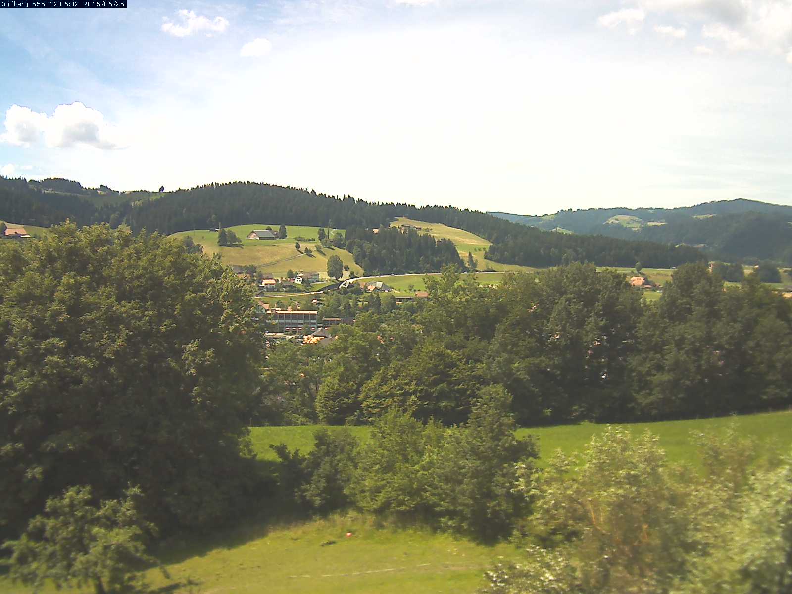 Webcam-Bild: Aussicht vom Dorfberg in Langnau 20150625-120601